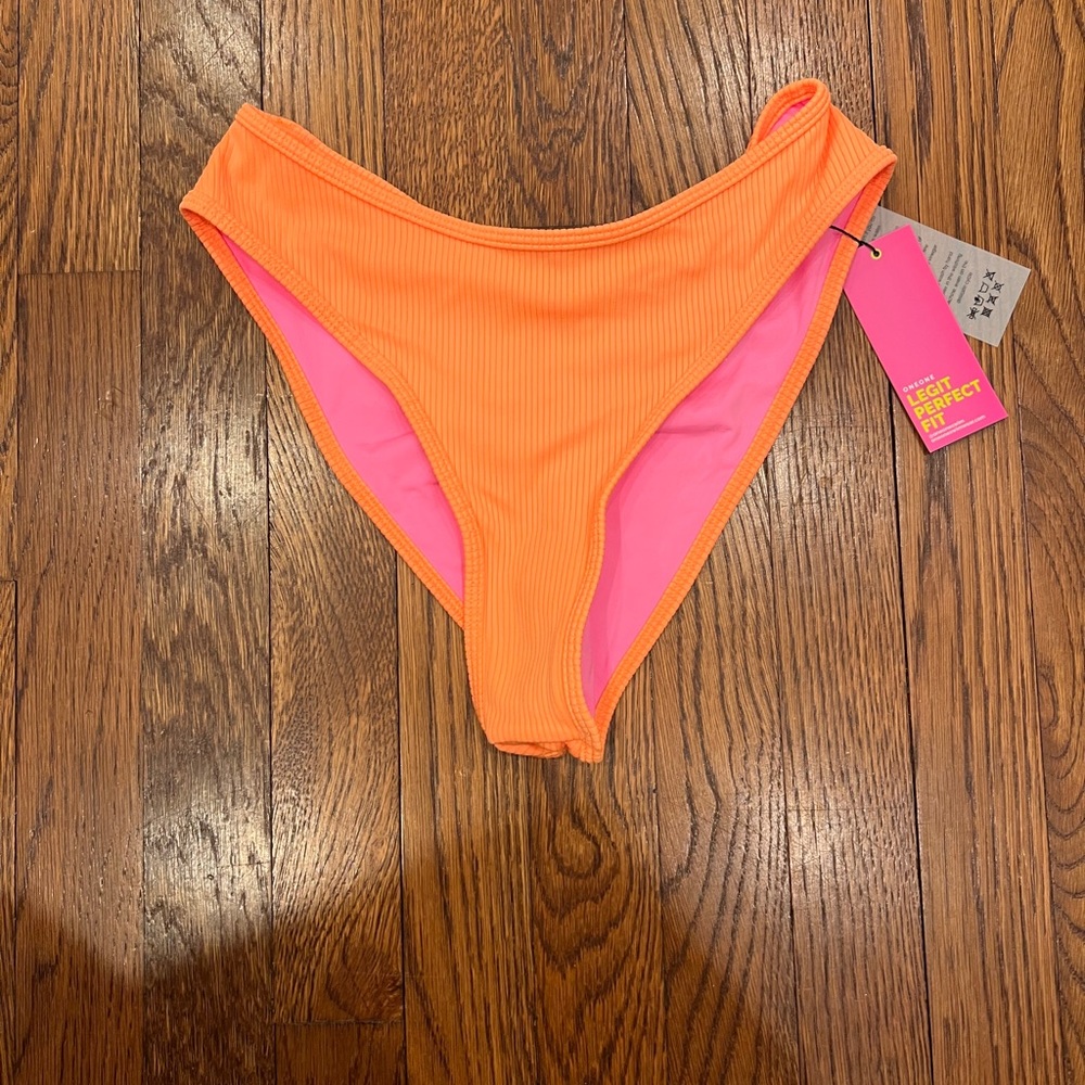 Oneone Ribbed bikini bottom -NWT- size M